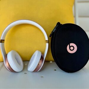 Rose gold wireless Beats Solo 3